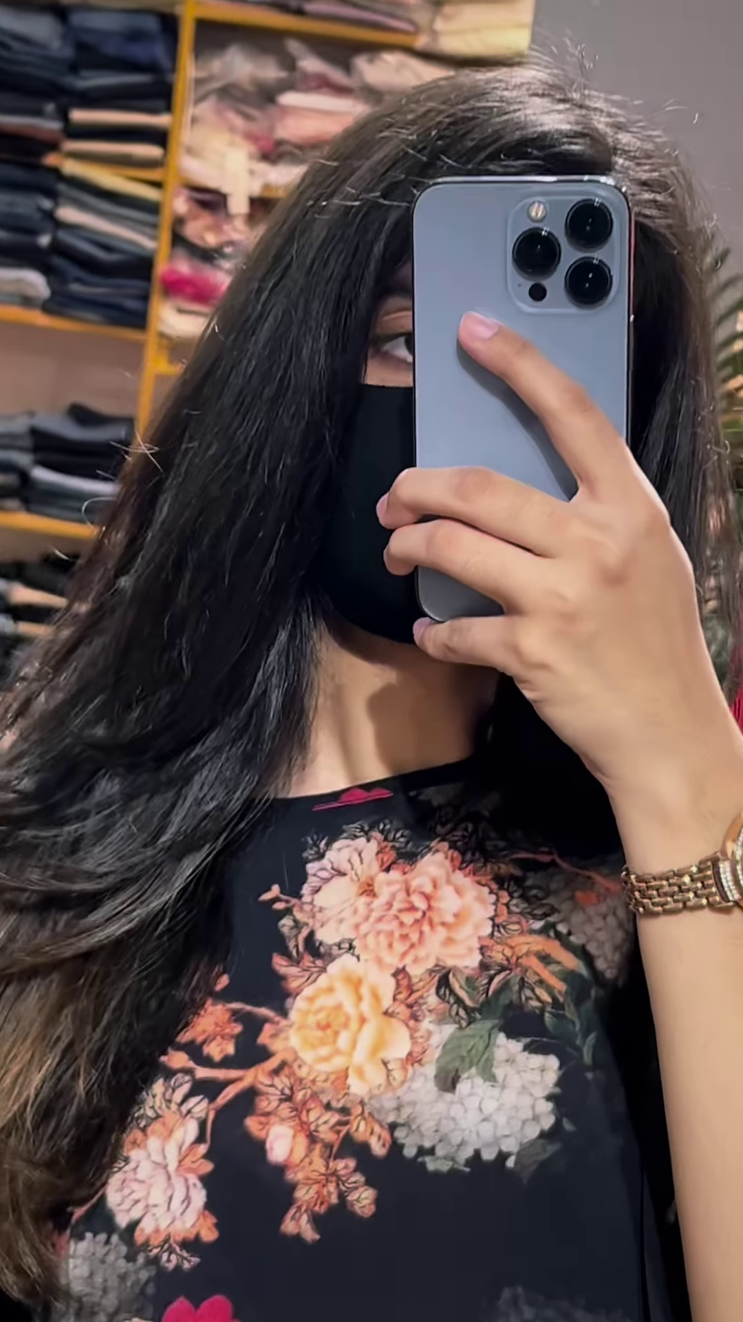 Women’s Multicolor Printed Kurta with Pearl Handle Mini Bag – Ethnicwear Store Mirror Portrait Look - Image 2