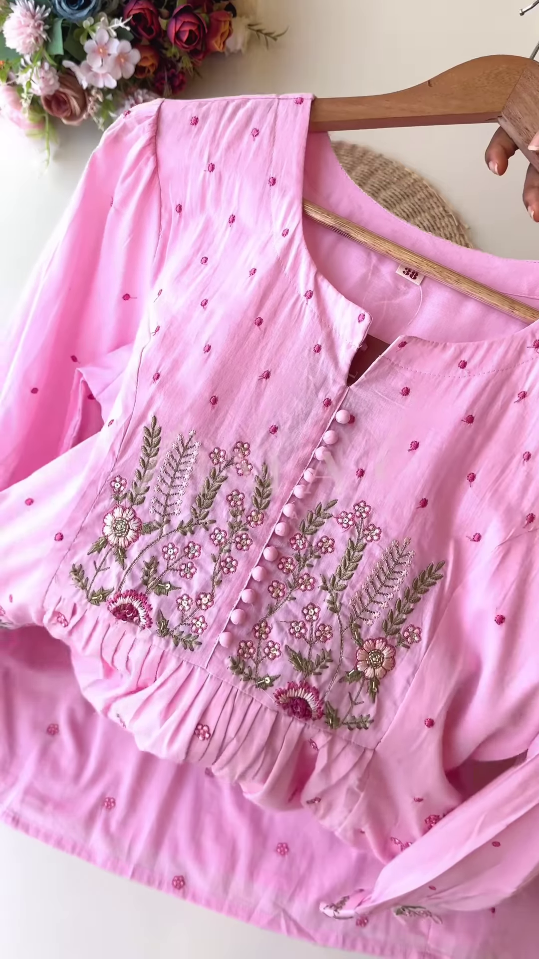 Women’s Light Green Floral Embroidered Long Kurti – Pastel Ethnicwear with White-Pink Motifs & Sleeve Detailing - Image 4