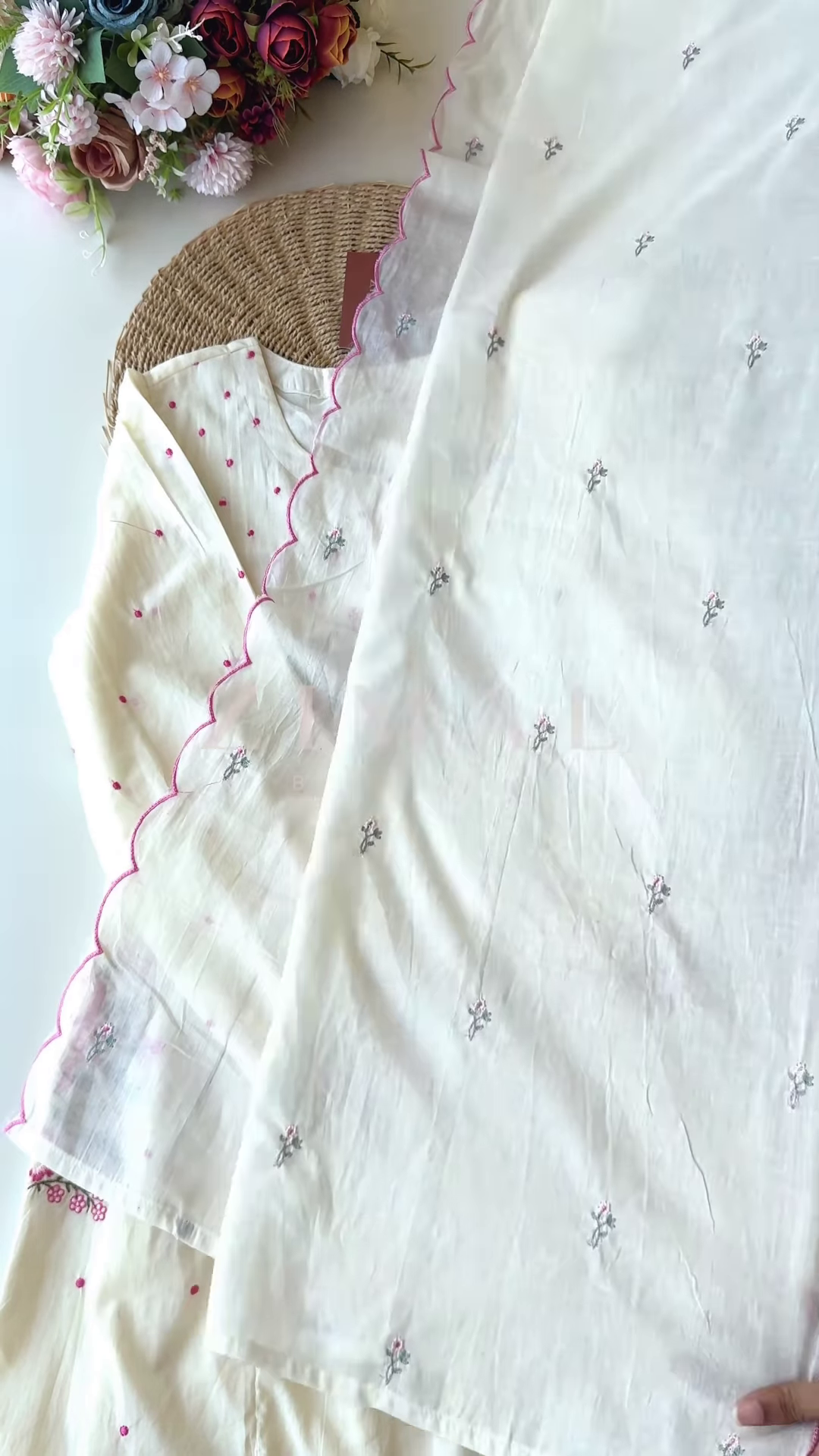 Women’s Light Green Floral Embroidered Long Kurti – Pastel Ethnicwear with White-Pink Motifs & Sleeve Detailing - Image 6