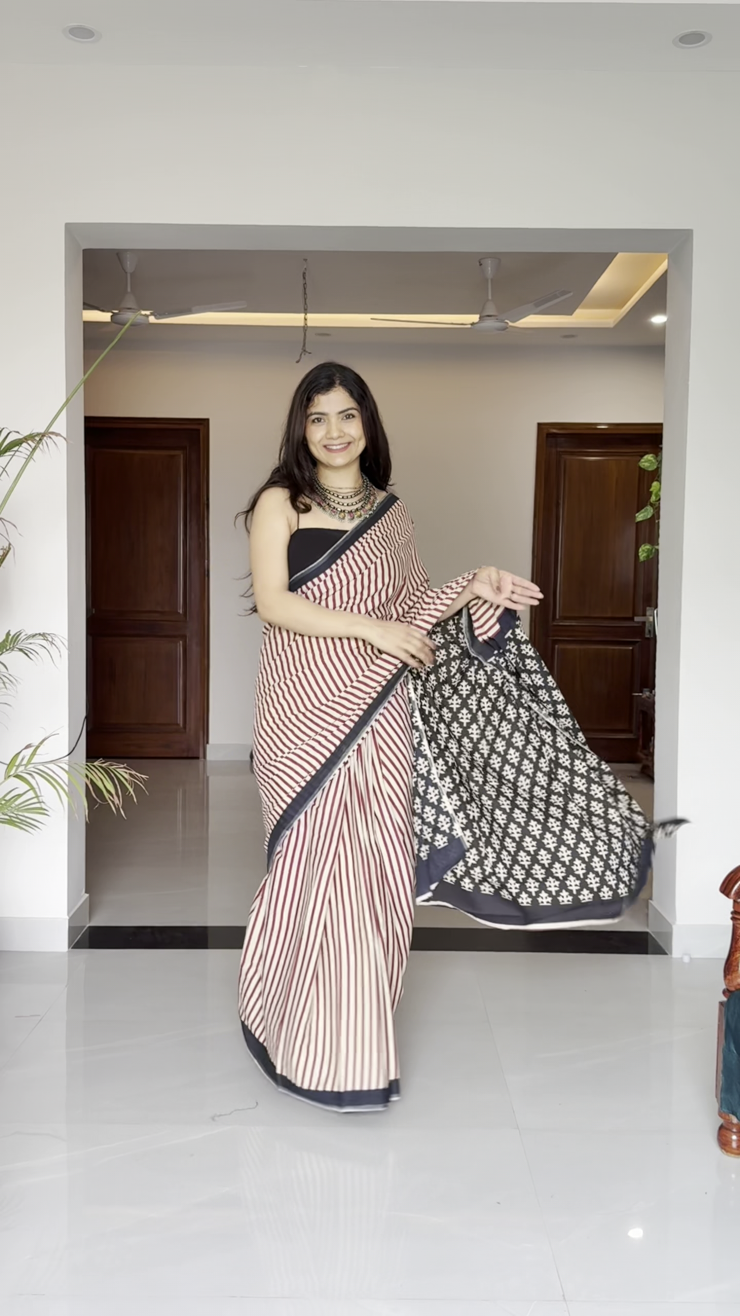 Earthy Beige Handloom Saree with Geometric Border - Image 4