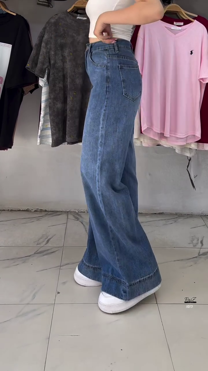 Classic High-Waist Wide-Leg Blue Jeans - Image 3