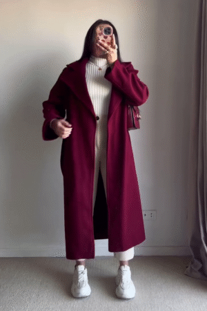 Long Black Coat Look 🖤 with Light Blue Jeans & White Sneakers – Street-Ready Layering