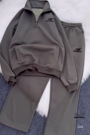 Zip-Up Tracksuit Sets π§₯π β Coordinated Sweatshirt & Jogger Combos in Grey, Red & Beige Variants