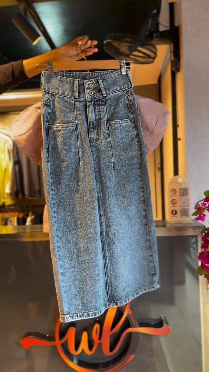 Ruched Blouse in Mauve & Denim Skirt in Medium Wash - Image 2